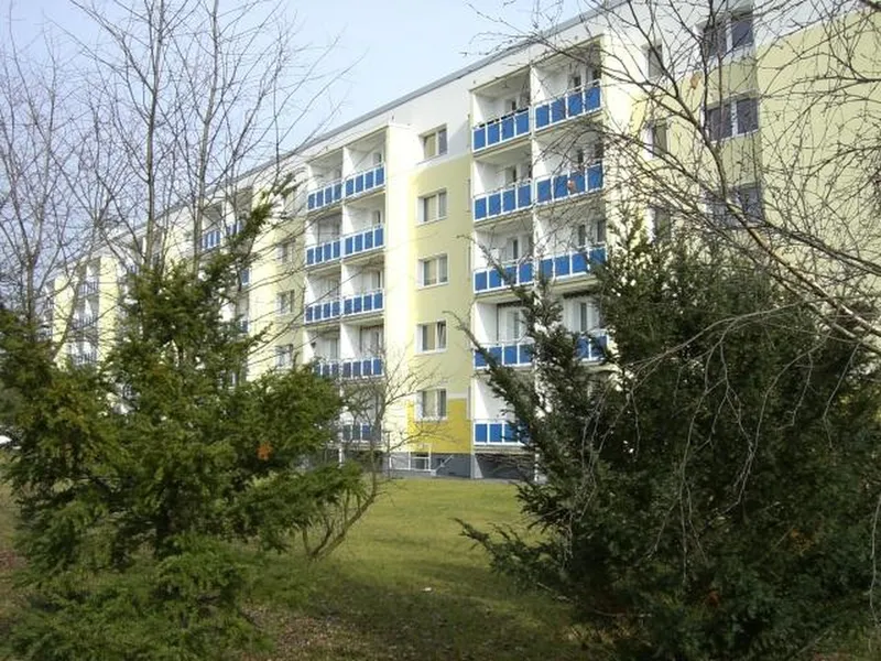 grün, ruhig, hell, 2-Zimmer, Westbalkon,  Einbauküche, Wannenbad — photo 1